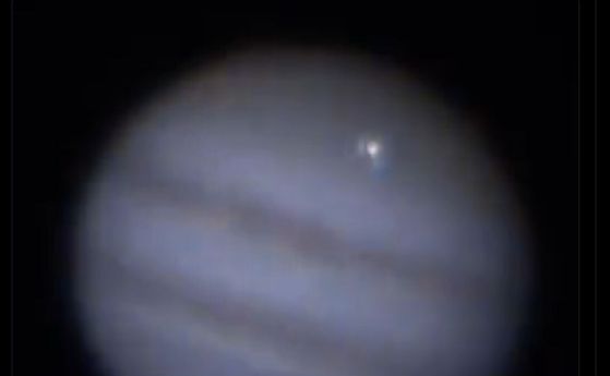 Аматьори заснемат космически обект, разбиващ се в Юпитер (видео)