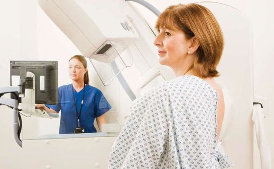 Един от изследваните от авторите тестове е мамографията, която обикновено се използва за скрининг за рак на гърдата.