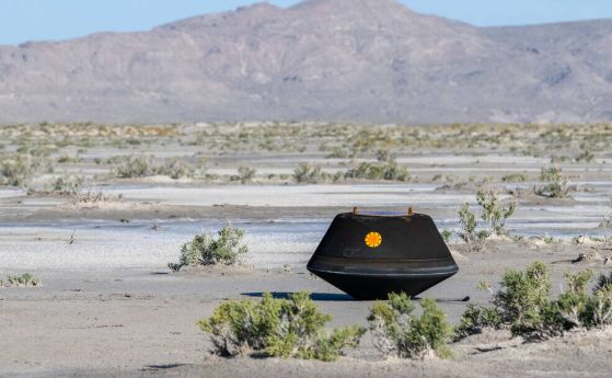 Капсулата с проби OSIRIS-REx след кацане в пустинята в Юта.