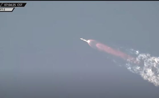 Starship на SpaceX достигна космоса за първи път, но загуби връзка, а ракетата Super Heavy се взриви