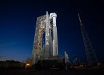 Космическият кораб Боинг CST-100 с капсулата Starliner на върха на ракетата ULA Atlas V с екипажен портал в позиция на Space Launch Complex-41 в космическия център Кенеди, 5 май 2024 г. в Кейп Канаверал, Флорида.