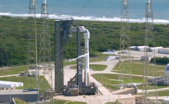 Atlas 5 на United Launch Alliance на космическата стартова площадка 41 преди опит за изстрелване с капсулата Starliner на Боинг.