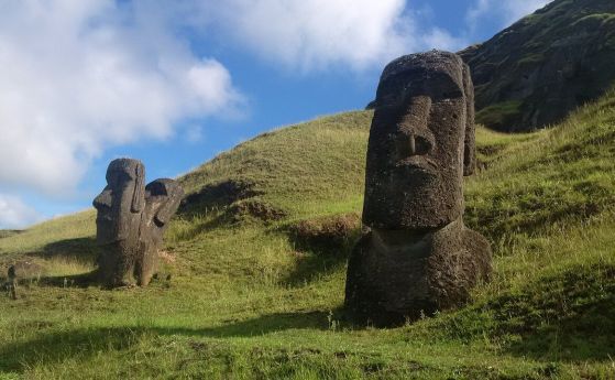 Монолитните статуи, наречени моаи