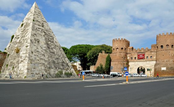 пирамидата на Цестий