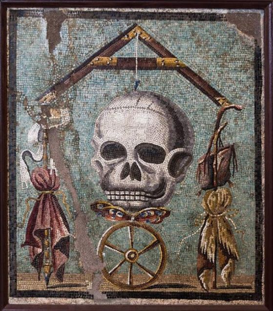 Мозайката Memento mori се отличава значително по време на изпълнението на песента Careful with that Axe, Eugene