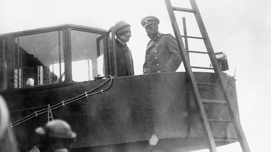 И. И. Сикорски и император Николай II на борда на „Руски витязь“, лято 1913 г.
