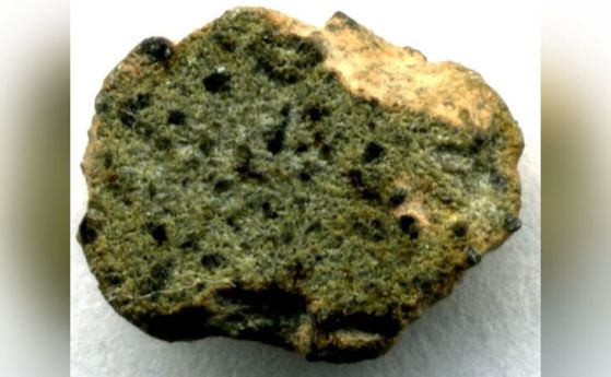 Шерготит (марсиански перидотит) - метеорит от Северозападна Африка "NWA2373" на 185 милиона години