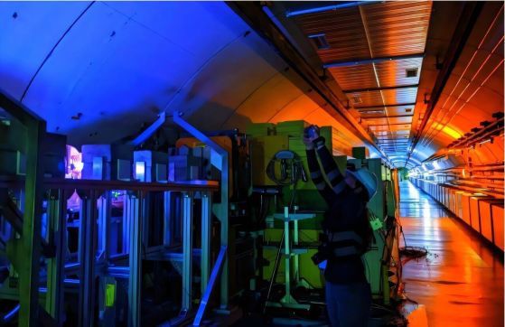 Експериментът Fireball, инсталиран в зоната за облъчване HiRadMat.  Кредит:Gianluca Gregori