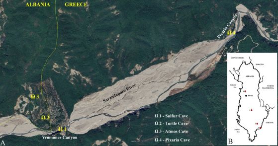 Местоположение на серните пещери в каньоните Вромонер и Пиксария по поречието на река Сарандапоро в северозападна Гърция и югоизточна Албания (A) и местоположението на четирите серни пещерни района в Албания (B), т.е. (1) пещерата Залес, (2) каньонът Холтас, (3) каньонът Лангарица и (4) районът на река Сарандапоро на границата с Гърция.