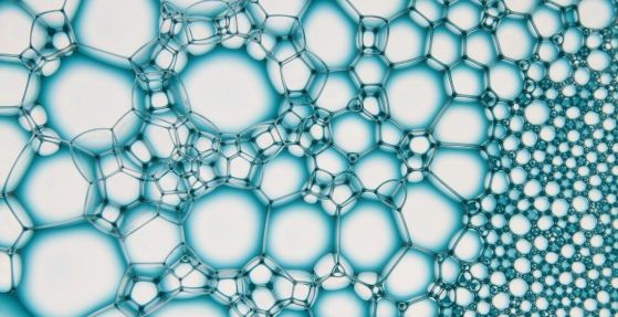 Университетът в Абъристуит участва в експериментите с пянаи, провеждани на Международната космическа станция. Това дългогодишно многонационално проучване върху свойствата на мокрите пени в условия на микрогравитация води до подобрени математически модели за образуване на пяна и до производството на храни с по-постоянна и по-дълготрайна текстура и подобрения в промишлените процеси, като например извличане на масло и пречистване на минерали.