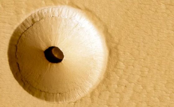 дупка насред марсианската пустиня