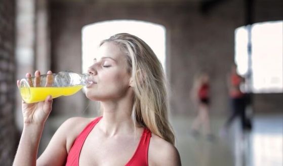 Портокаловият сок изглежда отслабва множество възпалителни пътища сред участниците с нормално тегло