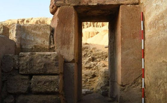 Масивна каменна порта