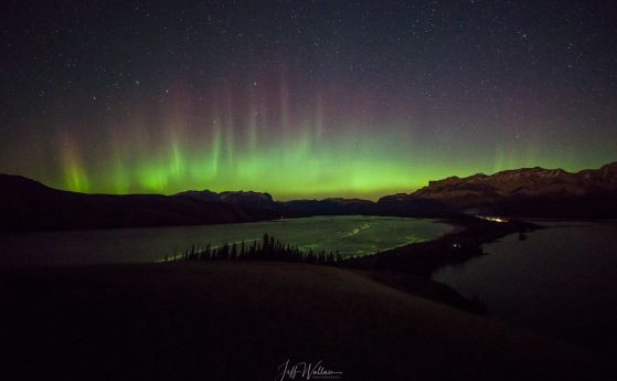 бледо полярно сияние