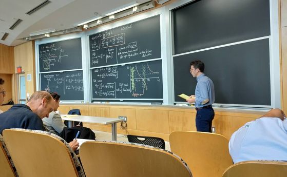 Проф. Лоурейро преподава курса „Въведение във физиката на плазмата I“ в MIT през есента на 2023 г