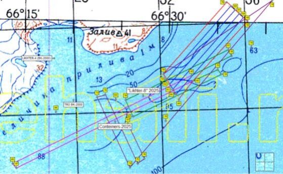 Карта на маршрутите за търсене на баржата с твърди радиоактивни отпадъци "Лихтер-4". Светло оцветени маркери показват елементите от площадката за погребване на твърди радиоактивни отпадъци-8, открити по време на експедицията "Академик Йофе" (плаване 70). Районът, изследван през 2007, 2023 и 2024 г. въз основа на архивни данни, е показан вляво. Кредит: Институт по океанология "П. П. Ширшов" към Руската академия на науките