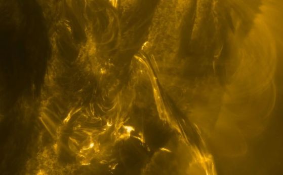 Моментна снимка, направена секунда преди мощно слънчево изригване от клас М да избухне на Слънцето на 30 септември 2024 г. Това изображение е кадър от видеоклип, създаден от изображения, направени от инструмента Extreme Ultraviolet Imager (EUI) на Solar O