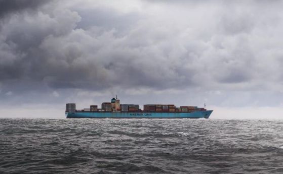 товарен кораб на хоризонта