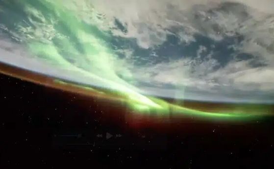 зелени полярни сияния разкъсват земното небе в зашеметяващи кадри от МКС