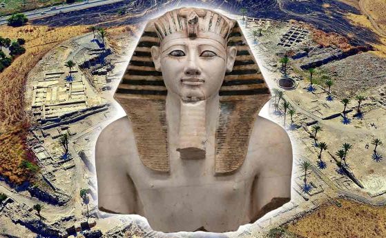 Древноегипетска статуя на фараон над руини