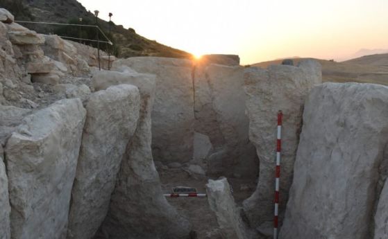 долмени на залез