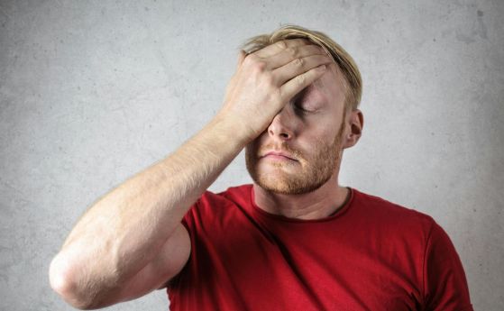 мъж страда вероятно от досаднби роднини