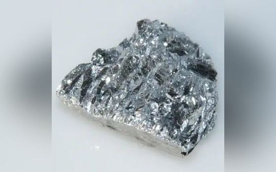 Антимонови компоненти има в пластмаси, емайли, производство на стъкло (обезцветяване) и боеприпаси