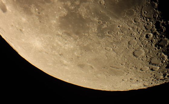 овала на Луната