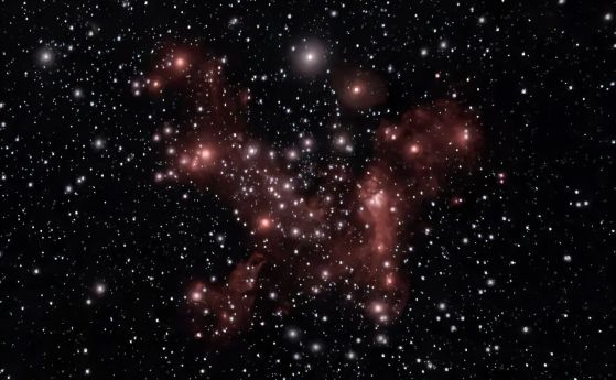 Нови наблюдения и симулации от екип от изследователи, ръководени от Института Макс Планк (MPE), разкриват, че масивна двойна звезда близо до центъра на нашата галактика е отговорна за образуването на серия от загадъчни газови облаци: компактни струпвания 