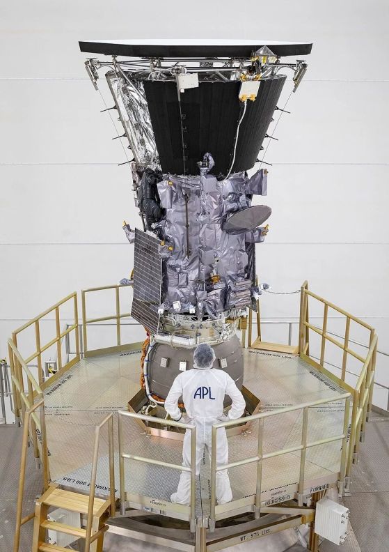 Сондата Parker Solar Probe се е свързала с ракетния си двигател от третия етап, преди да наблюдава рекордното слънчево събитие. Кредит: NASA/Johns Hopkins APL/Ed Whitman