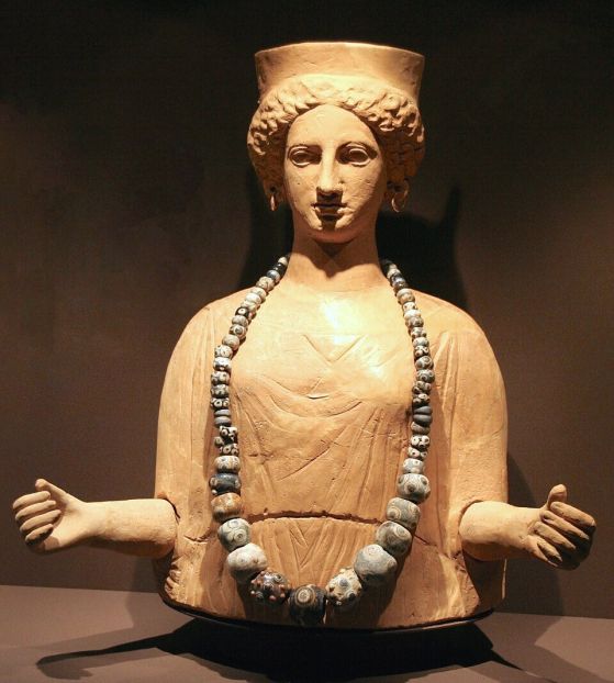 Украсена статуя на пуническа богиня Танит, V–III век пр.н.е., от некропола Пуиг де Молинс, Ибиса (Испания), сега съхранявана в Археологическия музей на Каталуния (Барселона)