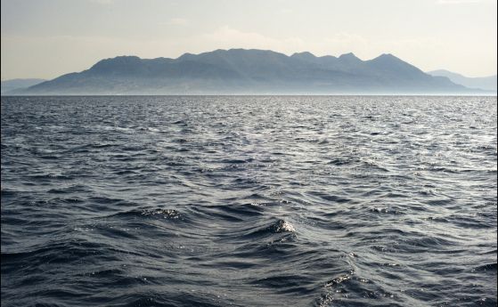 планина сред вълните