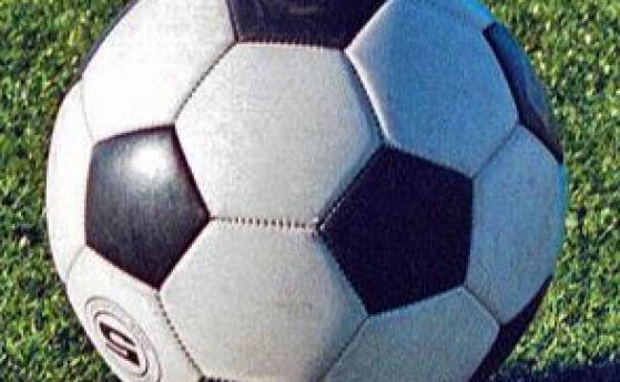 32-панелна топка в стил Adidas Telstar, с познатия черно-бял сферичен модел на пресечен икосаедър, представена през 1970 г.