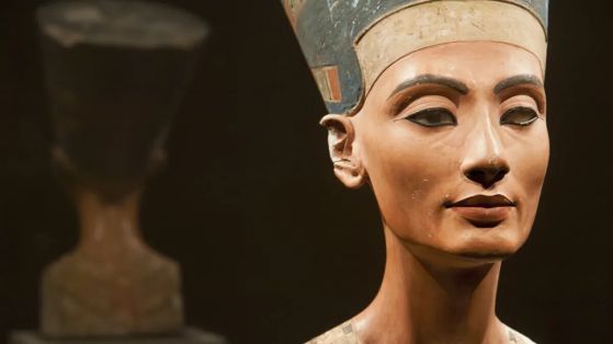 Известният бюст на Нефертити в берлинския Neues Museum