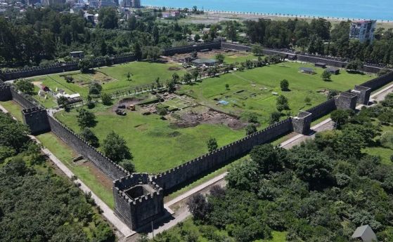 Изглед към района на крепостта в Гонио-Апсарос. 