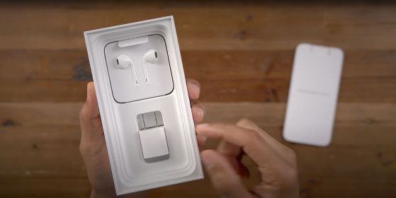 No-charger-or-EarPods-in-slim-iPhone-12-box