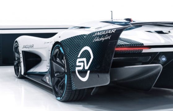 Новата спортна кола на Jaguar съществува само във виртуалния свят
