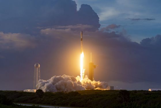 SpaceX изведе в орбита първата за тази година партида сателити за Starlink