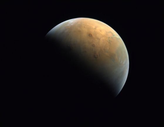 Космическият апарат на ОАЕ изпрати нова снимка на Марс