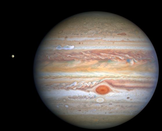 Учени засякоха навлизането на метеор в атмосферата на Юпитер