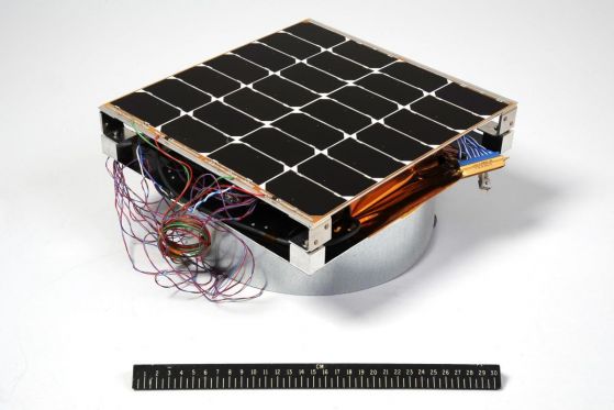 Photovoltaic-Radio-frequency-Antenna-Module