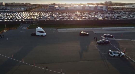 Дрон засне тестови камион на Tesla в движение (Видео)