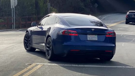 2021-Tesla-Model-S-1