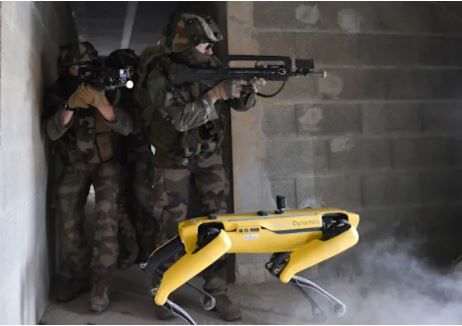 Кучето робот Spot тренира с френската армия
