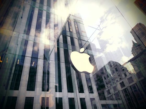 Русия глоби Apple с 12 милиона долара