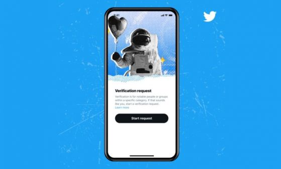 Twitter връща потвържденията на акаунта с отворена за всички система за кандидатстване