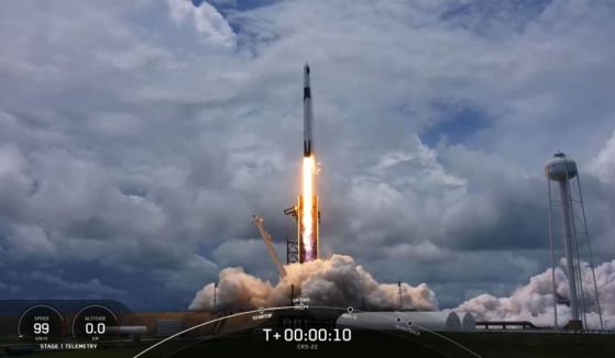 SpaceX успешно изведе в космоса кораба Dragon с товар за МКС