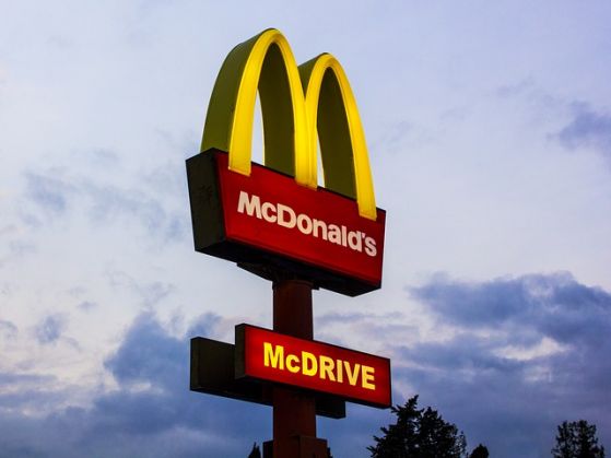 McDonald's заменя някои служители с роботи