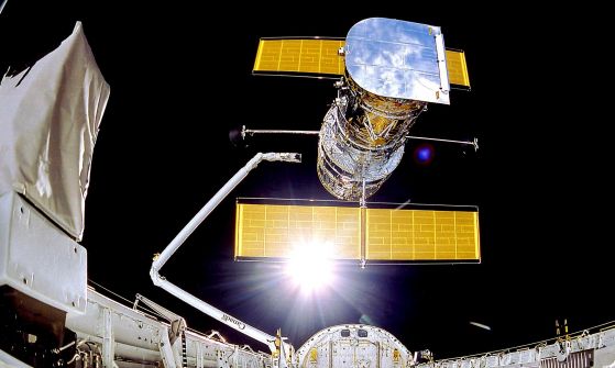 Днес НАСА ще проведе операция за спасяването на космическия телескоп Хъбъл