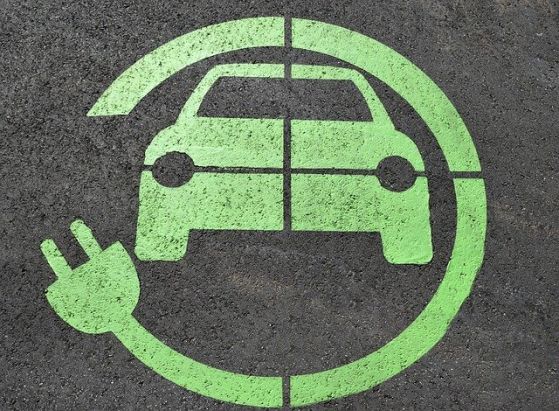 Пътна настилка ще зарежда електромобили в движение